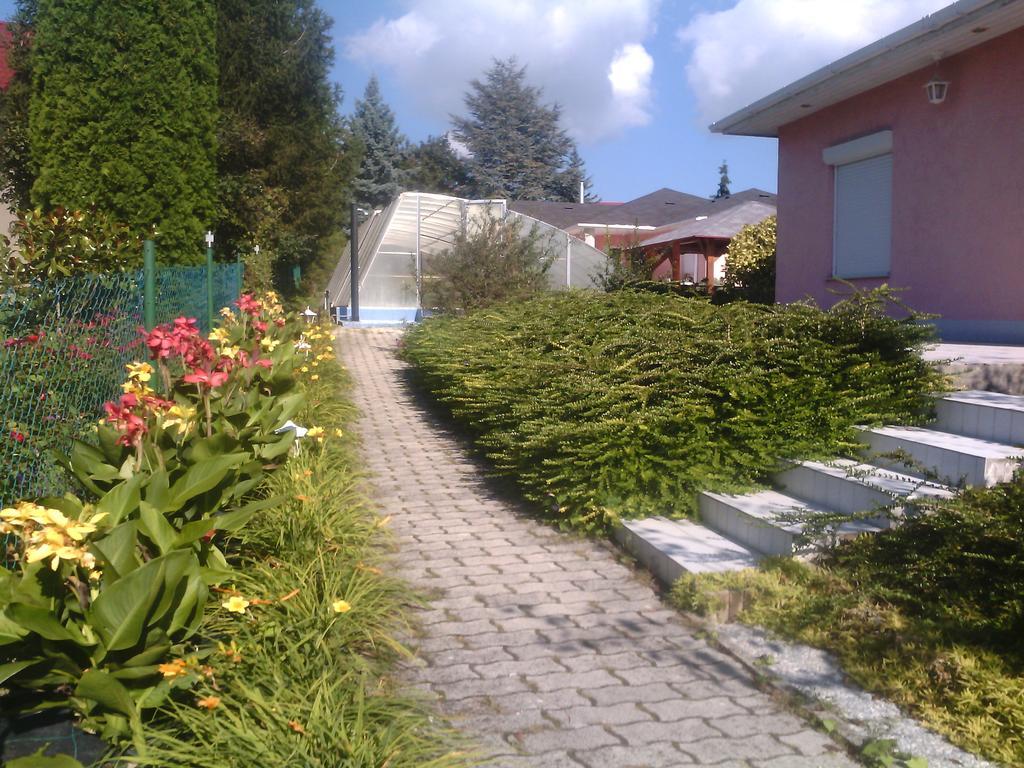 Fészek Apartmanház Vonyarcvashegy Esterno foto