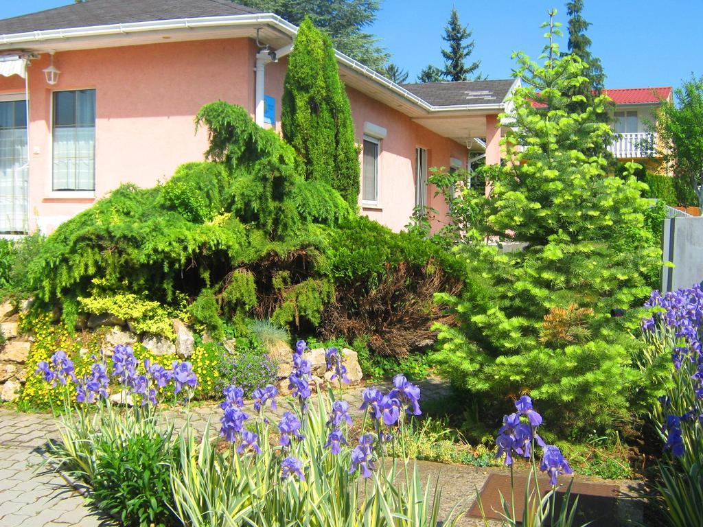 Fészek Apartmanház Vonyarcvashegy Esterno foto