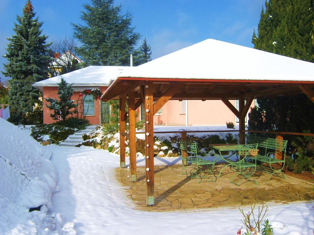 Fészek Apartmanház Vonyarcvashegy Esterno foto