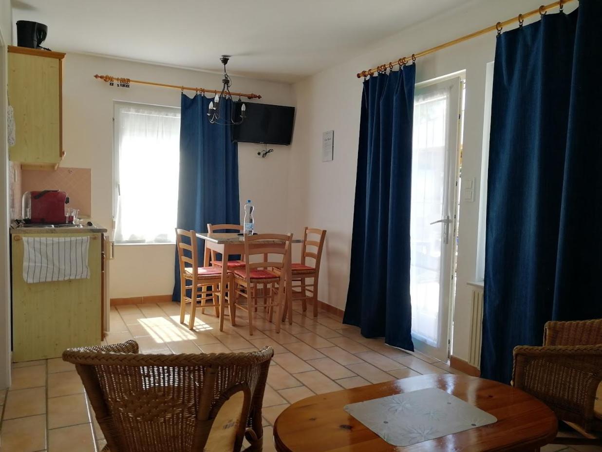 Fészek Apartmanház Vonyarcvashegy Esterno foto