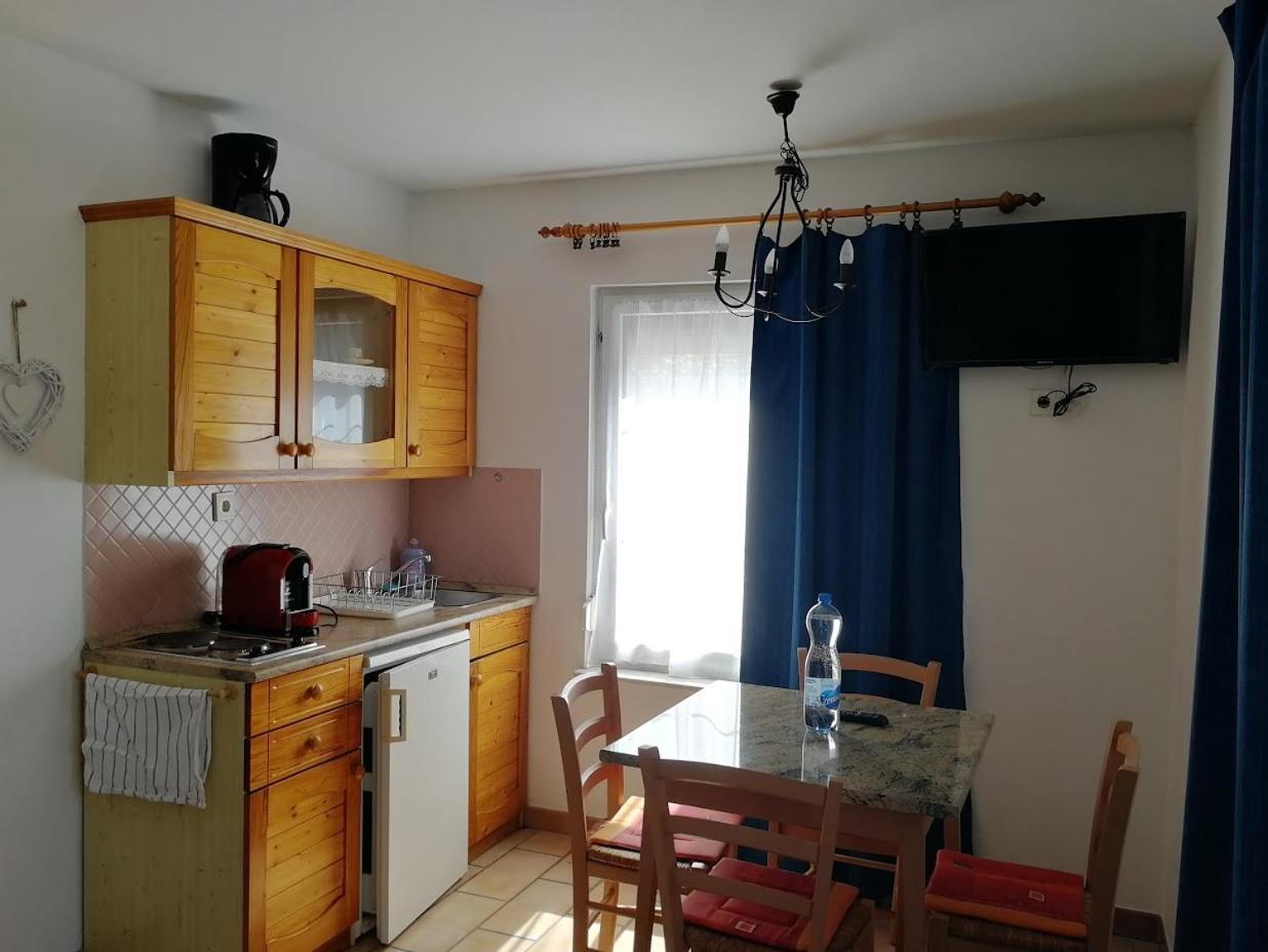 Fészek Apartmanház Vonyarcvashegy Esterno foto