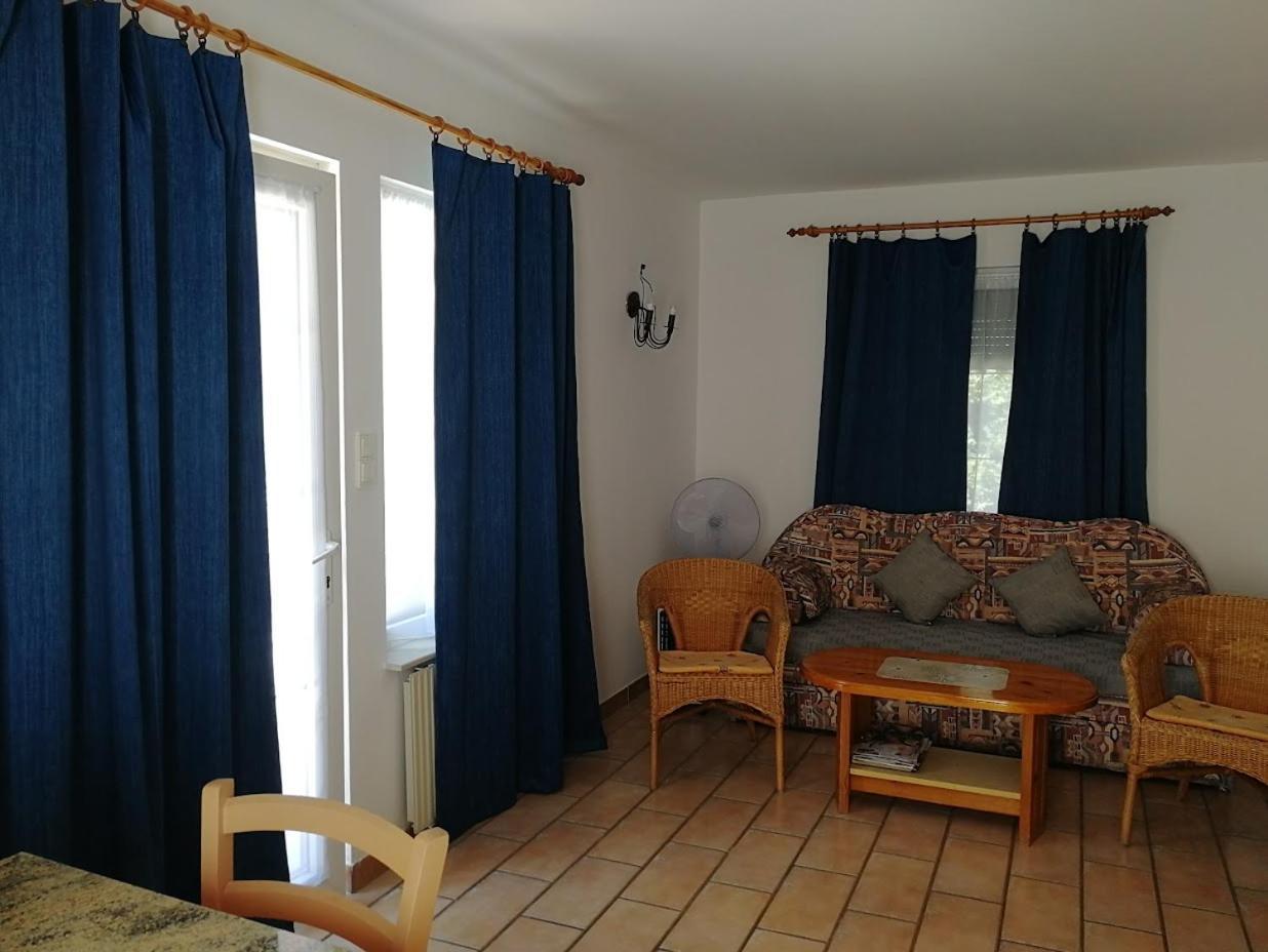 Fészek Apartmanház Vonyarcvashegy Esterno foto