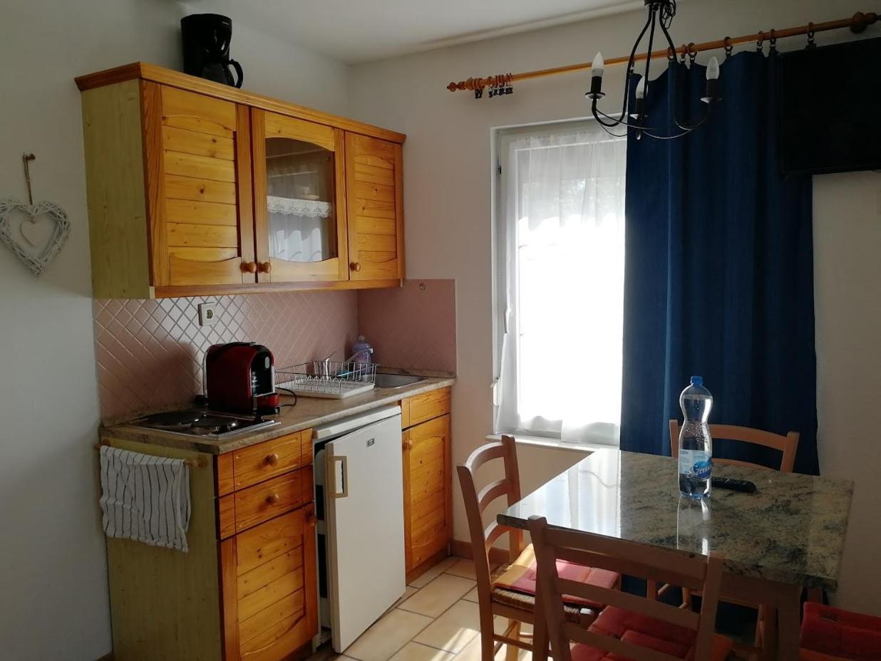 Fészek Apartmanház Vonyarcvashegy Esterno foto