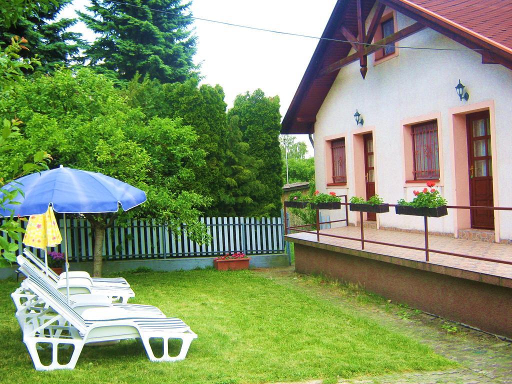 Fészek Apartmanház Vonyarcvashegy Esterno foto