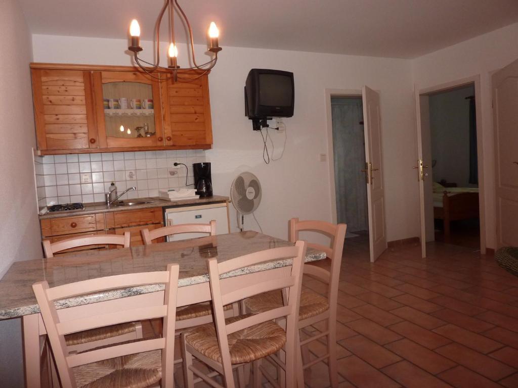 Fészek Apartmanház Vonyarcvashegy Esterno foto